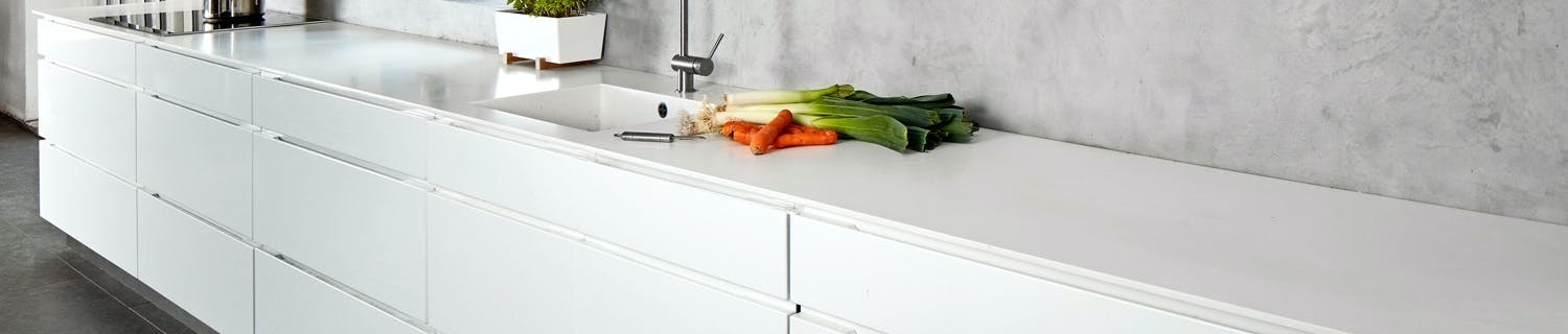 Familjekök med 5 m lång bänkskiva Familjekök med 5 m lång bänkskiva